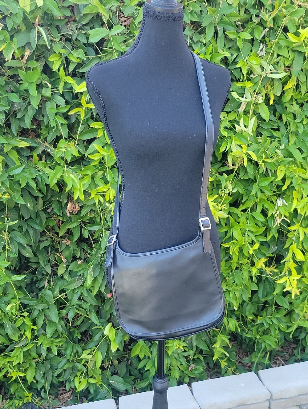 Giani Bernini Black Leather Slim Profile Classic Shoulder Bag Crossbody